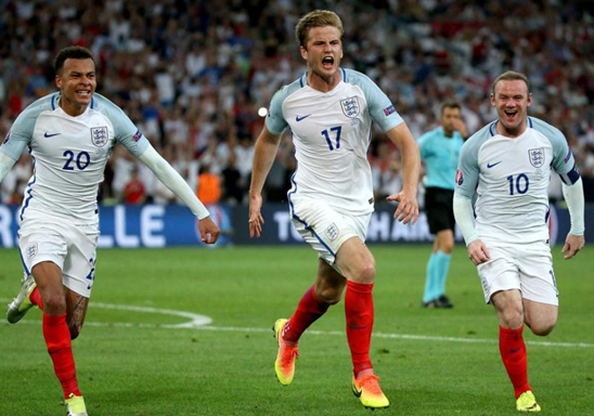 拉齐奥任意球配合精妙,阿尔贝托贴地斩洞穿球门  拉齐奥任意球配合精妙,阿尔贝托贴地斩洞穿球门